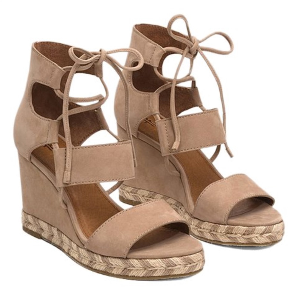 NWT💛Frye Roberta Ghillie Suede Wedge Sandal